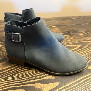 St. John's Bay Womens SJB Reeves W Heel Booties